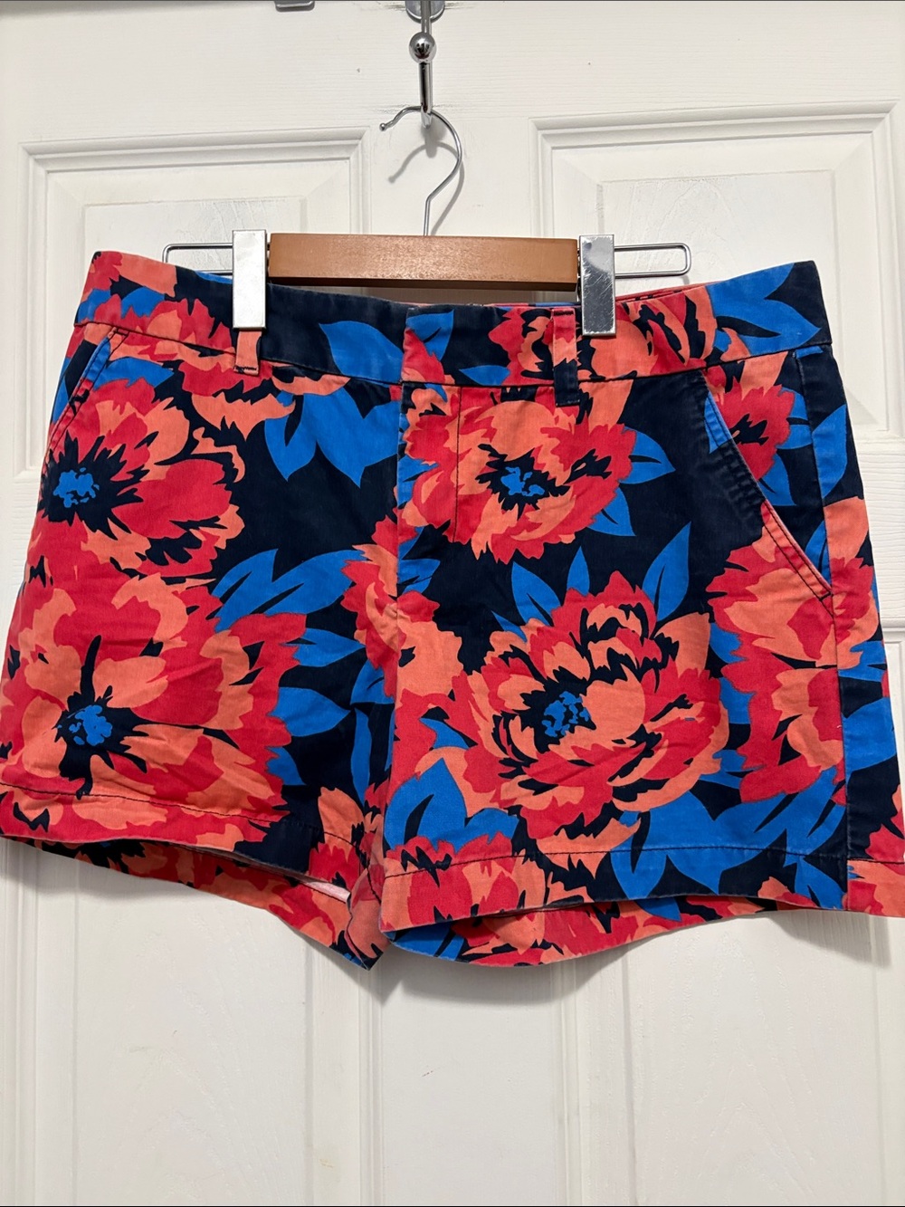 Tommy Hilfiger Floral Print Women’s Shorts in Coral & Blue